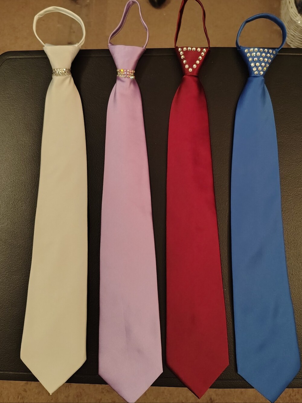 Set Of 4 New Zipper Ties With Rhinestones!